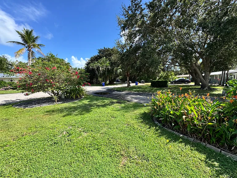 2436 SW Hideaway Ln — Photo 22