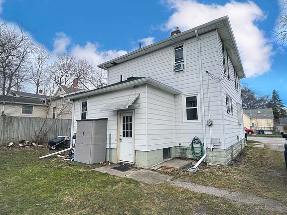 3rd image of 303 W Jenny St