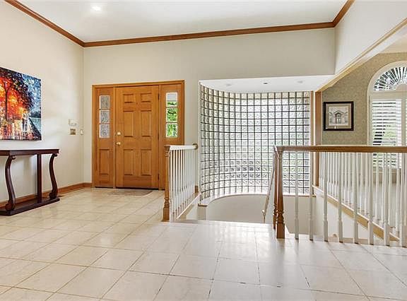 3rd image of 408 Camelot Dr
