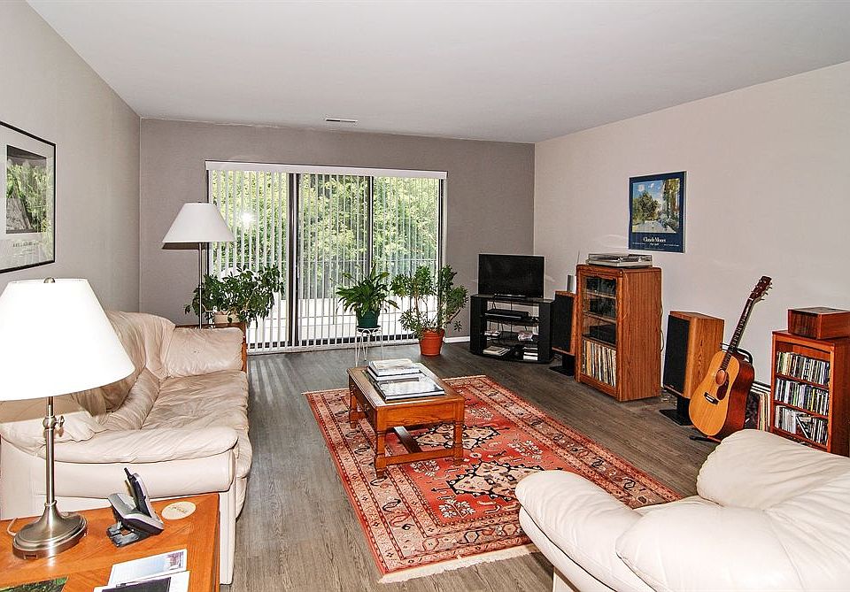 1st image of 221 N Kenilworth Ave APT 211