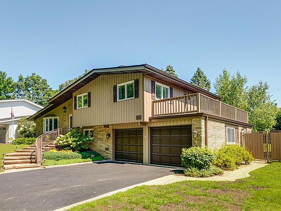 3rd image of 176 Acorn Ln