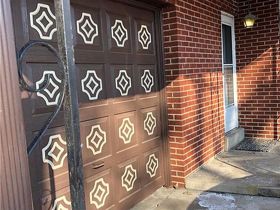 4th image of 2925 Lindale Ave