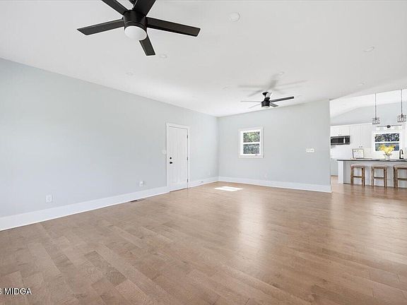 4th image of 2371 Kensington Rd