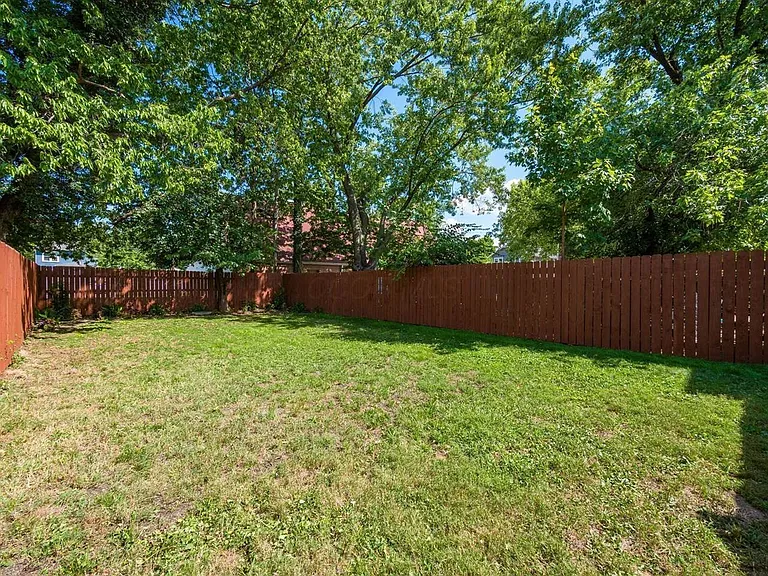 574 Seymour Ave — Photo 20