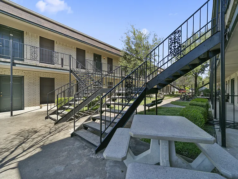Belleview — Photo 8
