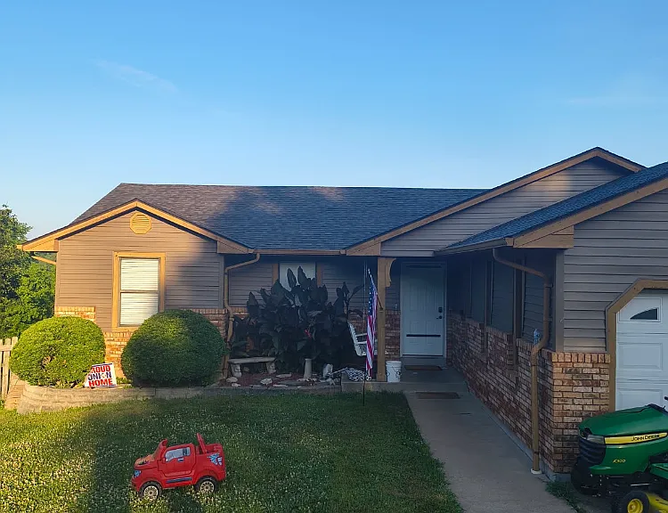 837 Whitney Cir — Photo 2