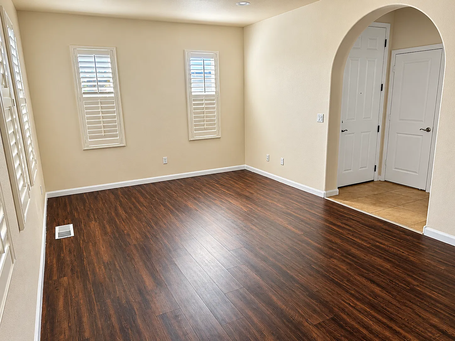185 Lucy Ln — Photo 3