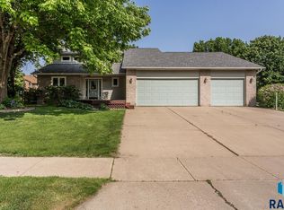 1601 S Larkspur Trl, Sioux Falls, SD 57106