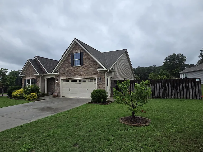 1301 Chimney Ridge Dr — Photo 6