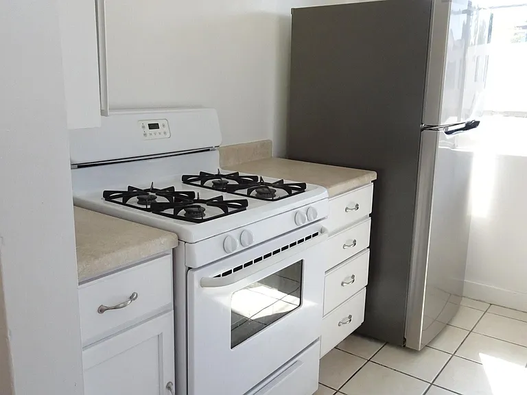 2048 E 3rd St #2048 — Photo 10