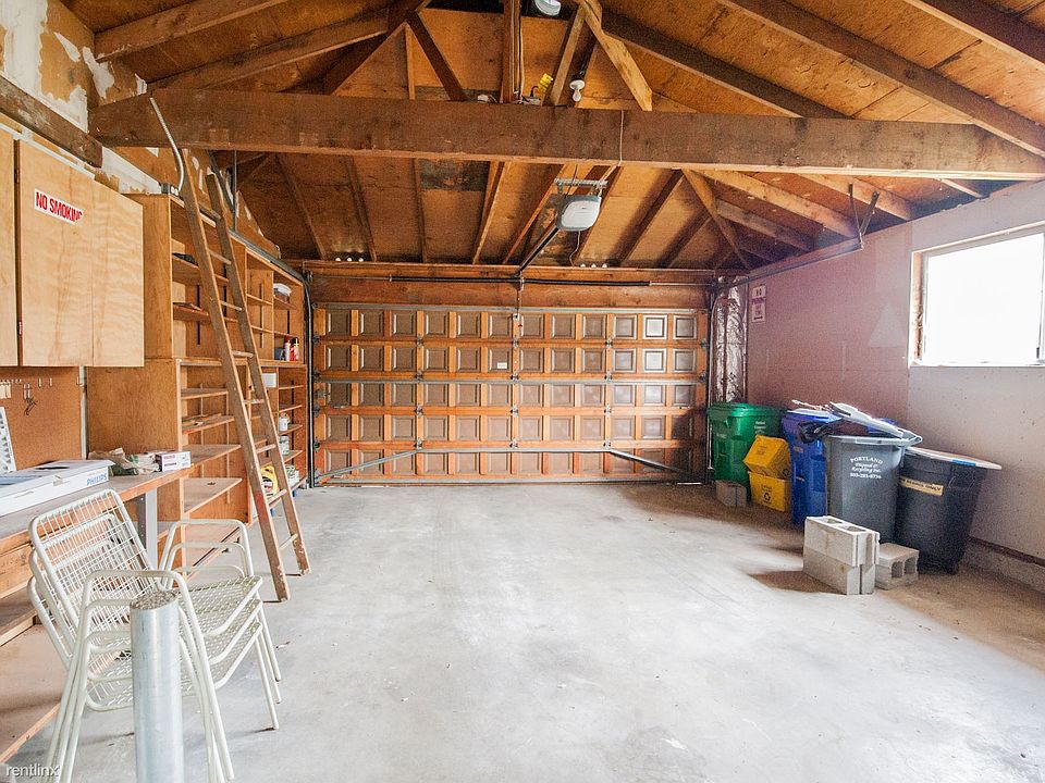 7104 SE Center-12