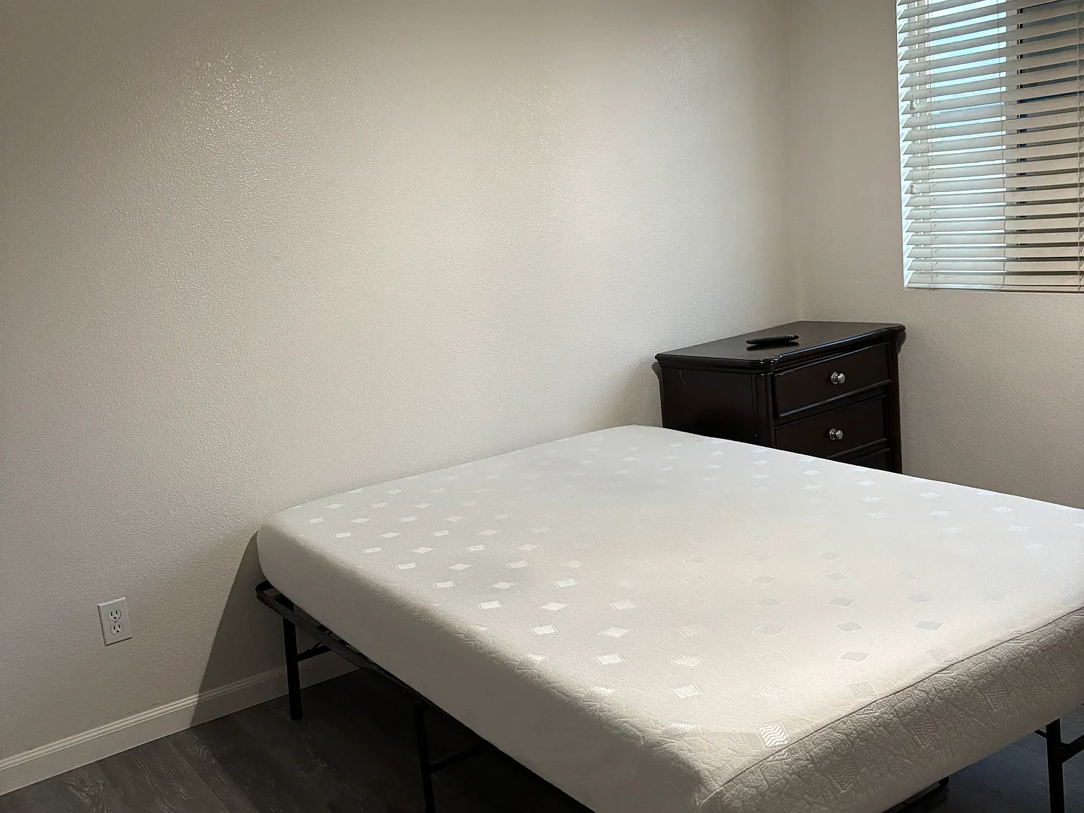 5 bed, 2487 sqft, $800 — Photo 2