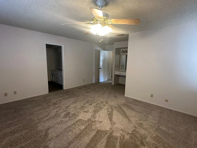 923 Greenfield Ave — Photo 24