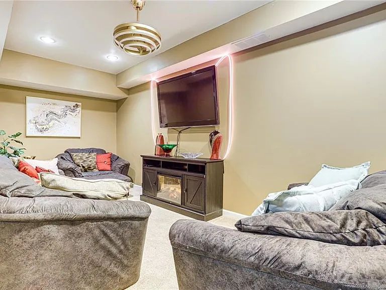 3595 Chastain Ct — Photo 13