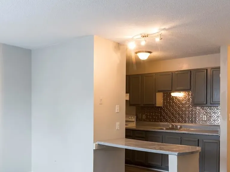 Twin Oaks Apartments — Photo 7