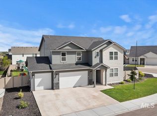 11240 Spring Falls Dr, Caldwell, ID 83605