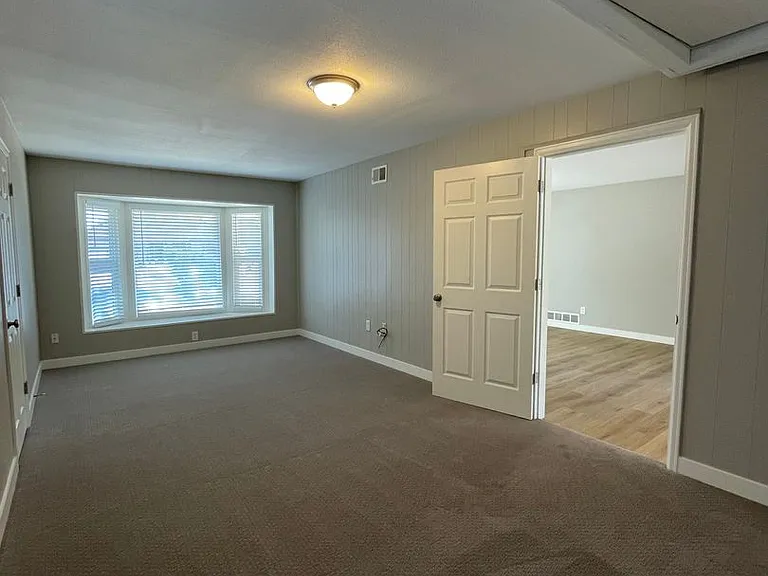 890 Revere St — Photo 9