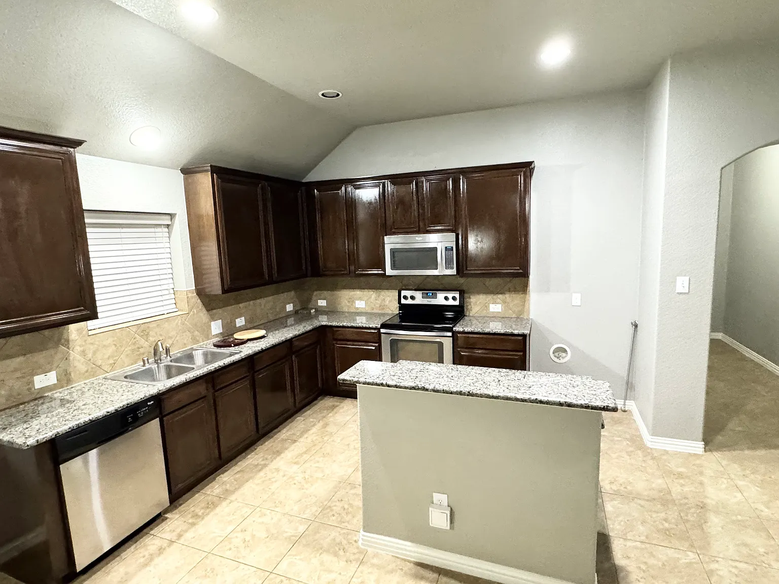 3 bed, 1791 sqft, $2,400 — Photo 4