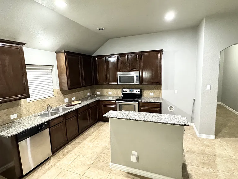 6440 Parkstone Way — Photo 4