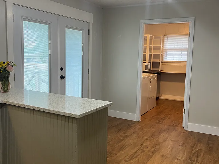 203 Augusta St — Photo 11