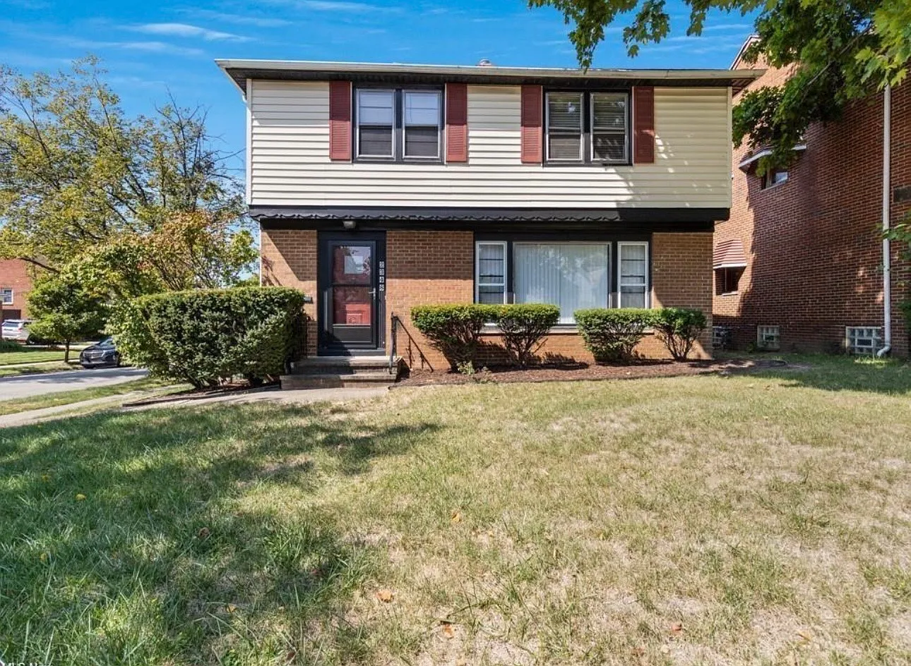 3 bed, 1936 sqft, $2,400 — Photo 1