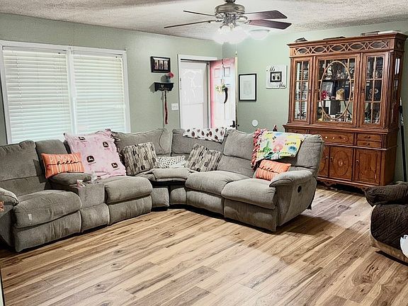 2nd image of 601 S Main St