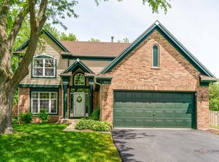 352 Fairfax Ln, Grayslake, IL 60030