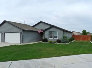 5303 Hayes Ln, Pasco, WA 99301