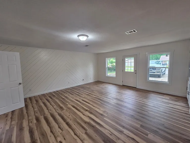 237 Saratoga Dr — Photo 12