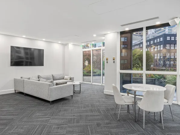 200 East 61st Street image 16 of 17