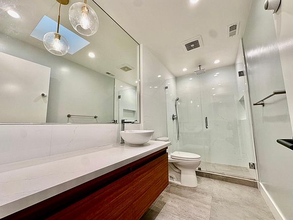 2nd floor master bathroom