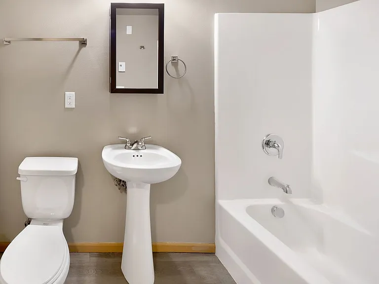 Tremezzo Apartments — Photo 81