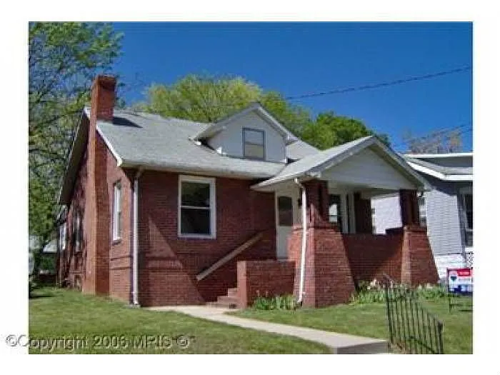 3704 Perry St photo 1