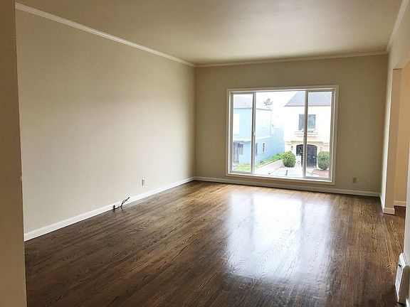 3rd image of 32 Riverton Dr