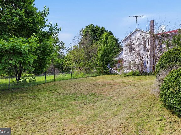 5th image of 566 Hunterstown Rd