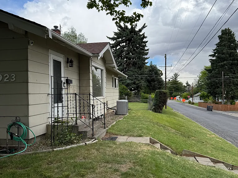 923 S 21st Ave — Photo 1