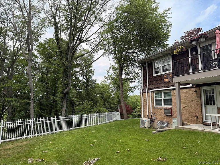 12 Harbour Ln #8A — Photo 10