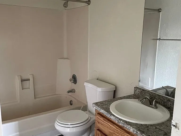 3621 N Black Canyon Hwy — Photo 16