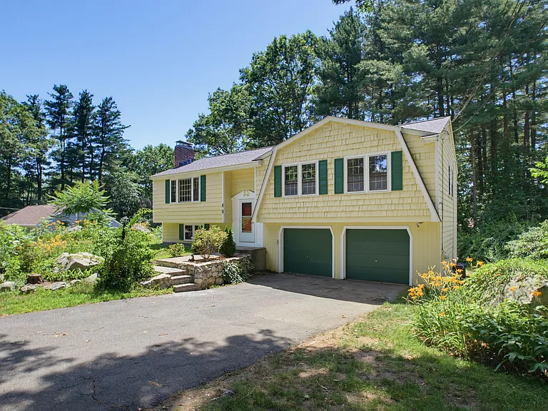 37 Woodbury Rd — Photo 1