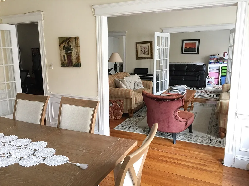 4 bed, 2100 sqft, $5,000 — Photo 2