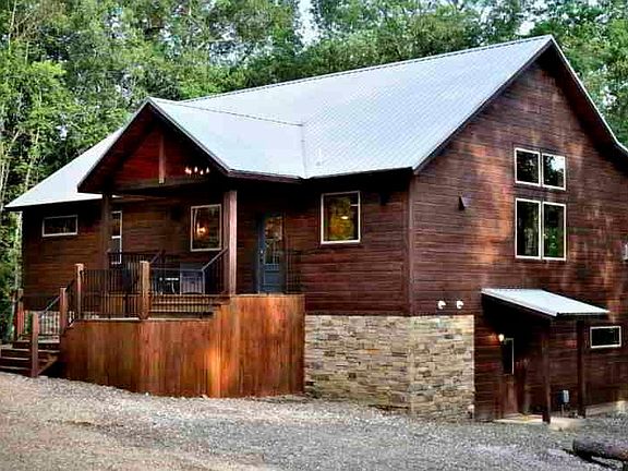 5th image of 250 Almond Ln