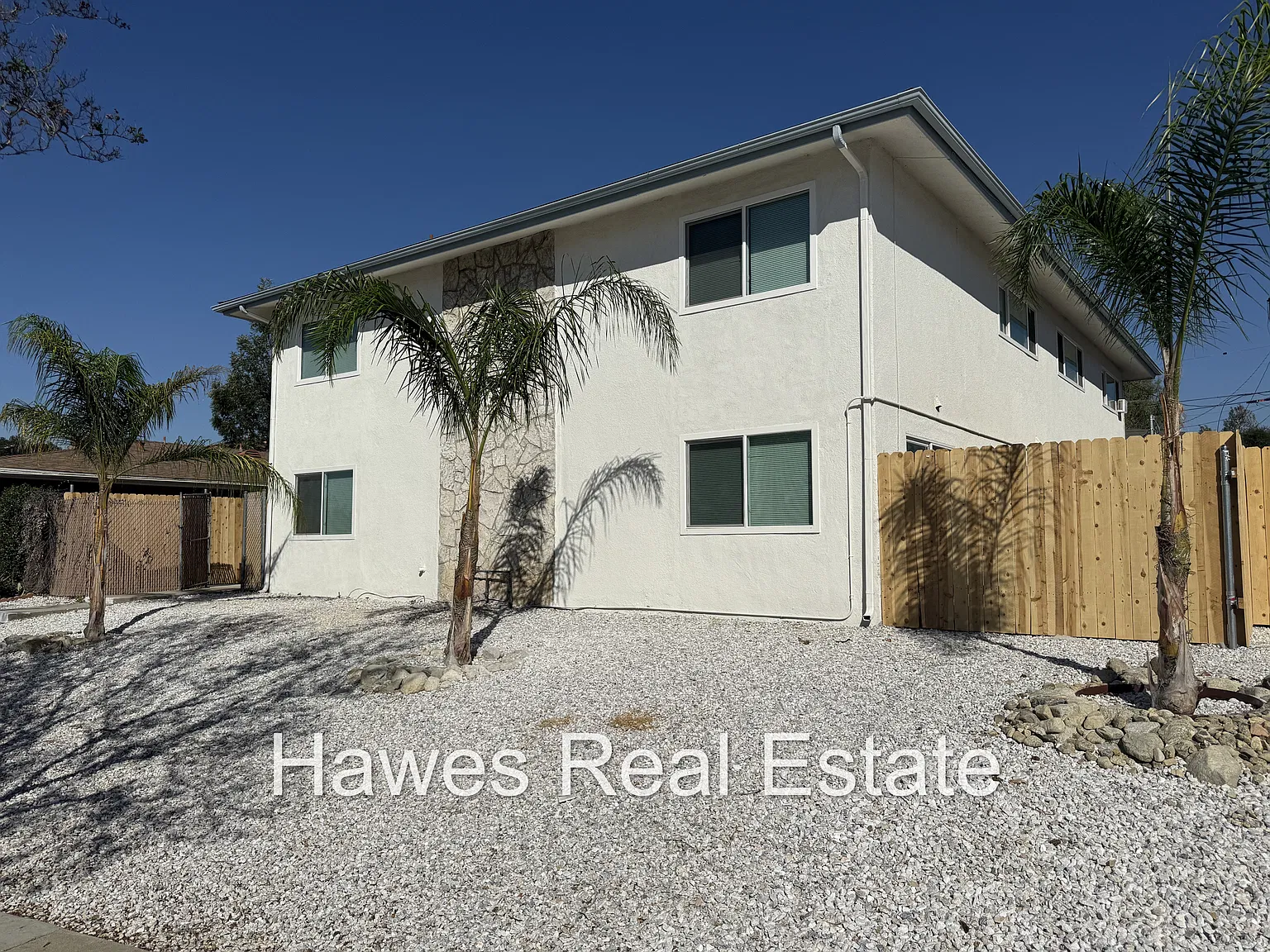 Fully Remodeled Apartment for Lease — Photo 2