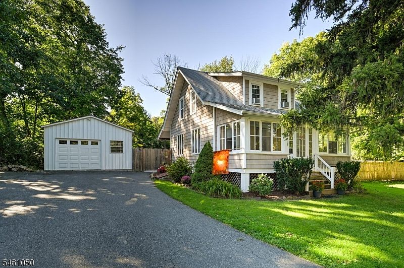 1st image of 195 Millbrook Ave