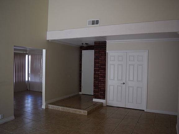 3rd image of 1826 E Woodgate Dr