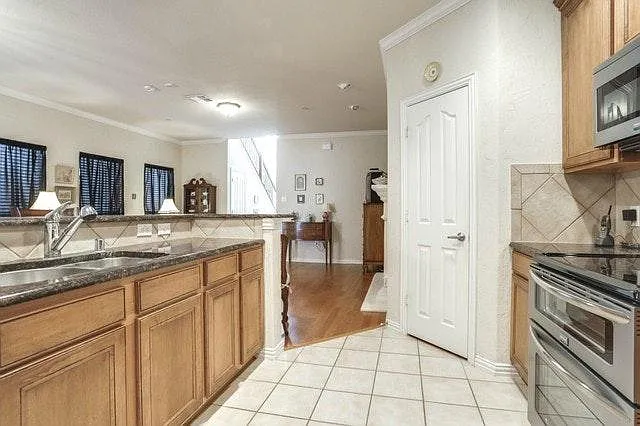 8712 Paradise Dr — Photo 7