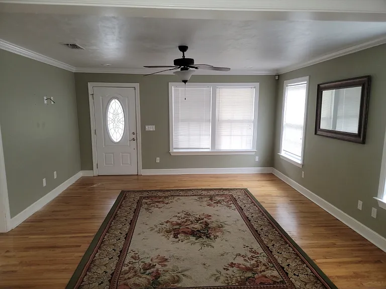2325 Keith St — Photo 3