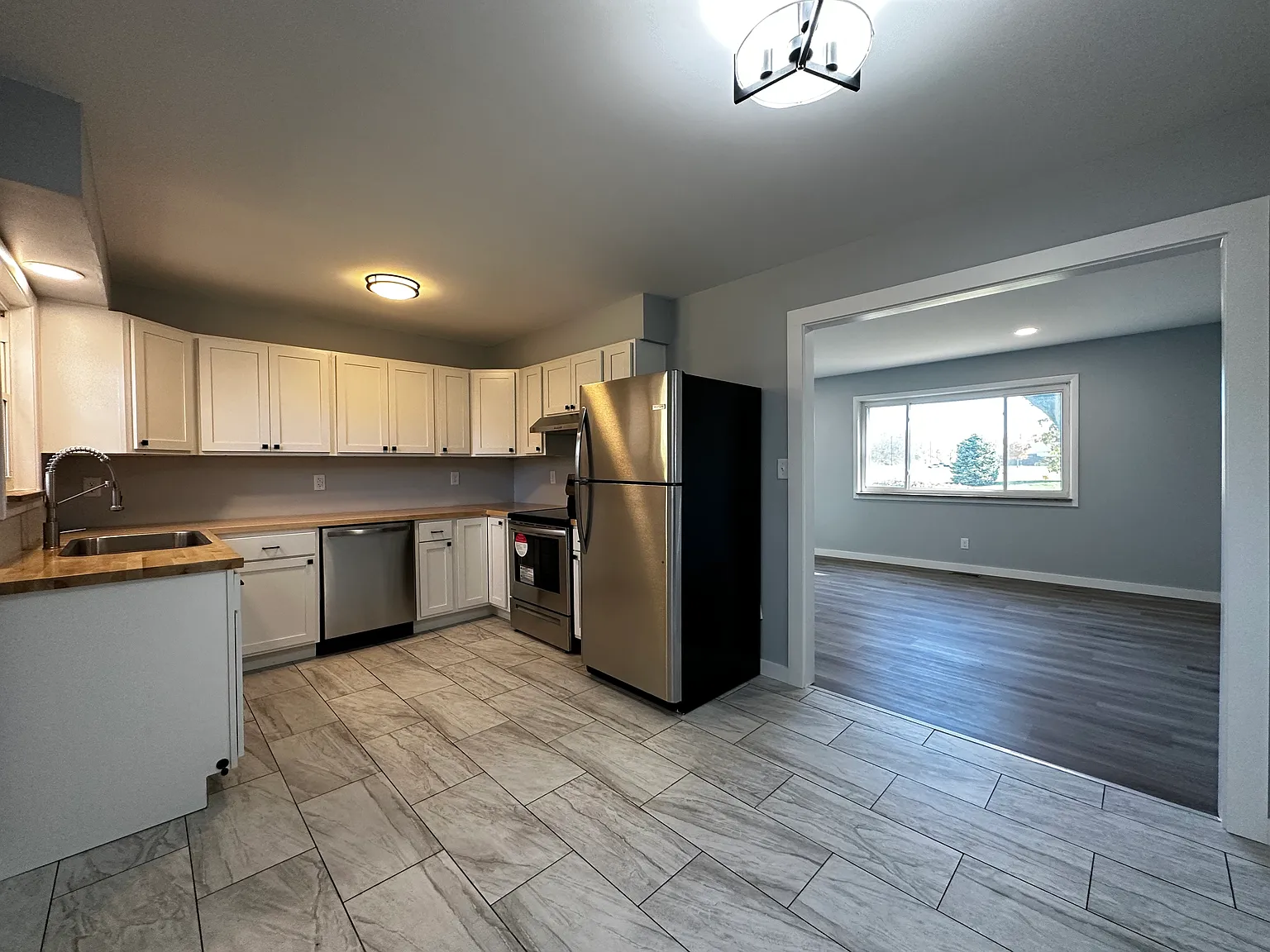 2 bed, 948 sqft, $1,275 — Photo 2