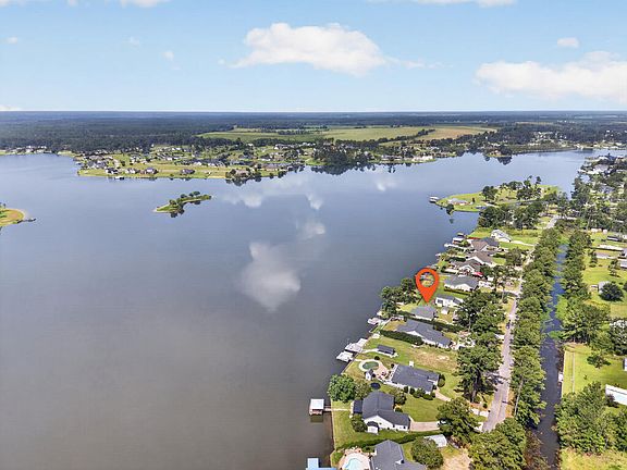 3rd image of 454 Island Dr