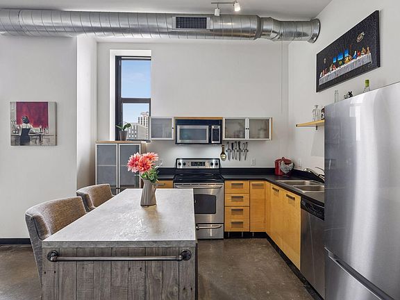 4th image of 350 Saint Peter St Unit 1012
