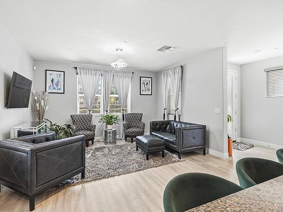 5th image of 2725 N Cove Dr